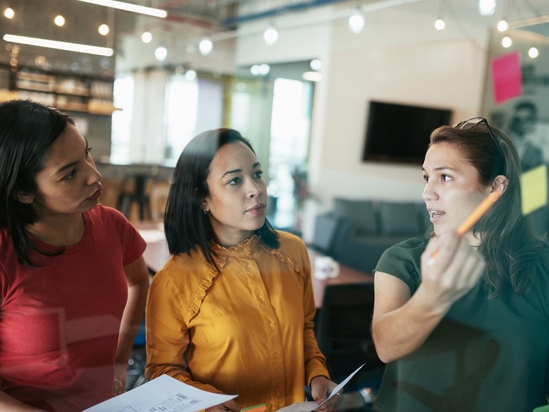 Colaboración// Dirección de Emprendimiento firma alianza con Mujeres Empresarias para potenciar liderazgo e innovación femenina